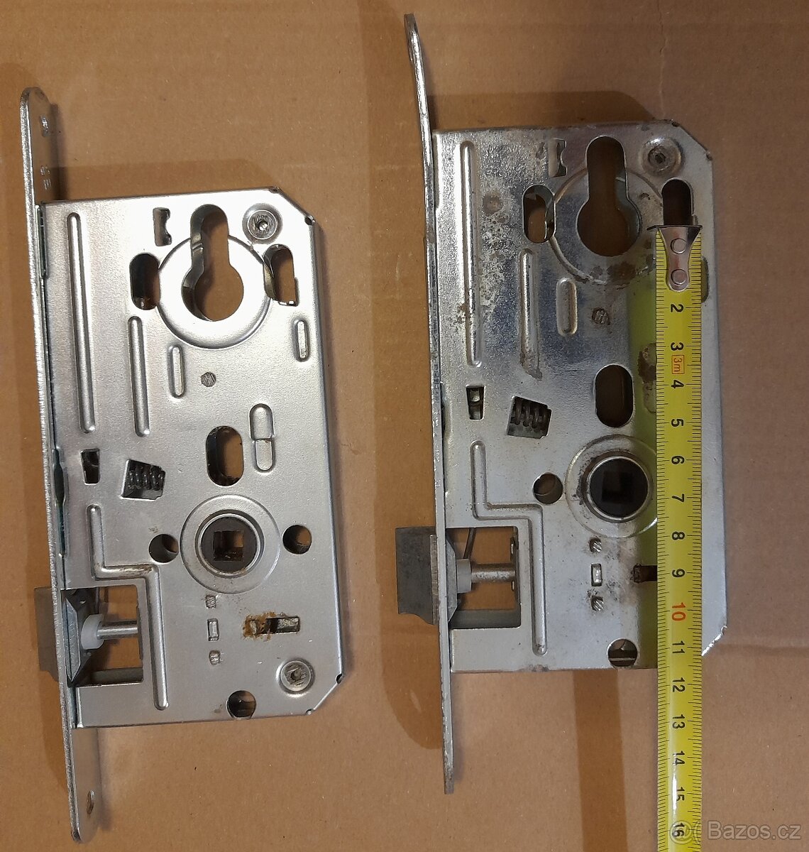 Zámky a kliky se štítky