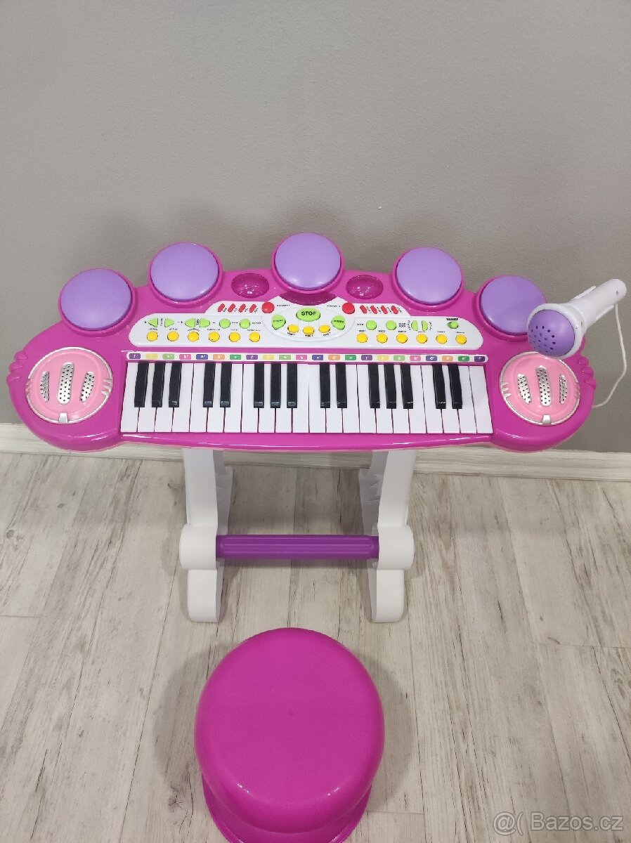 Dívčí klávesy (piáno)