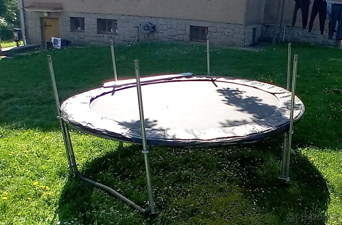 Trampolína