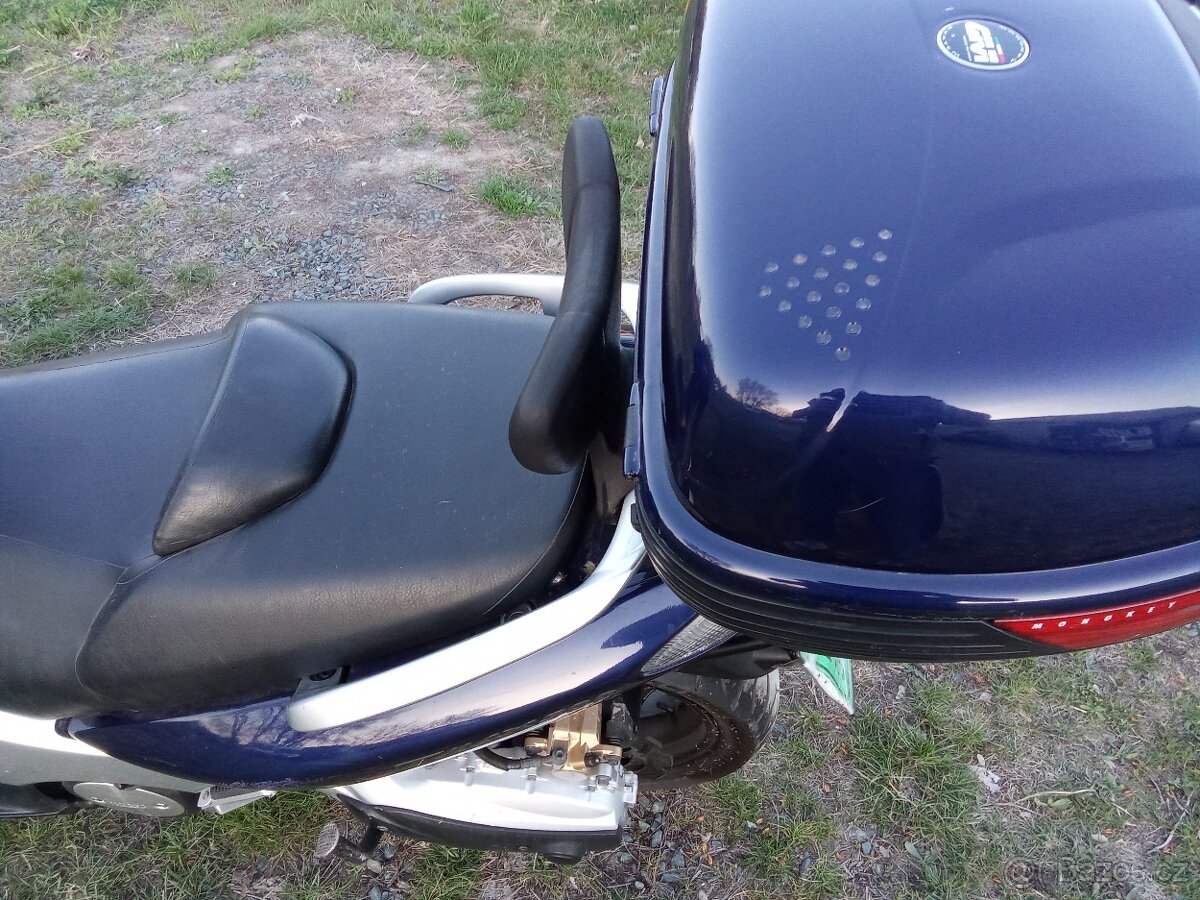 T-max T-max Yamaha kufr, opěrka, úchyt