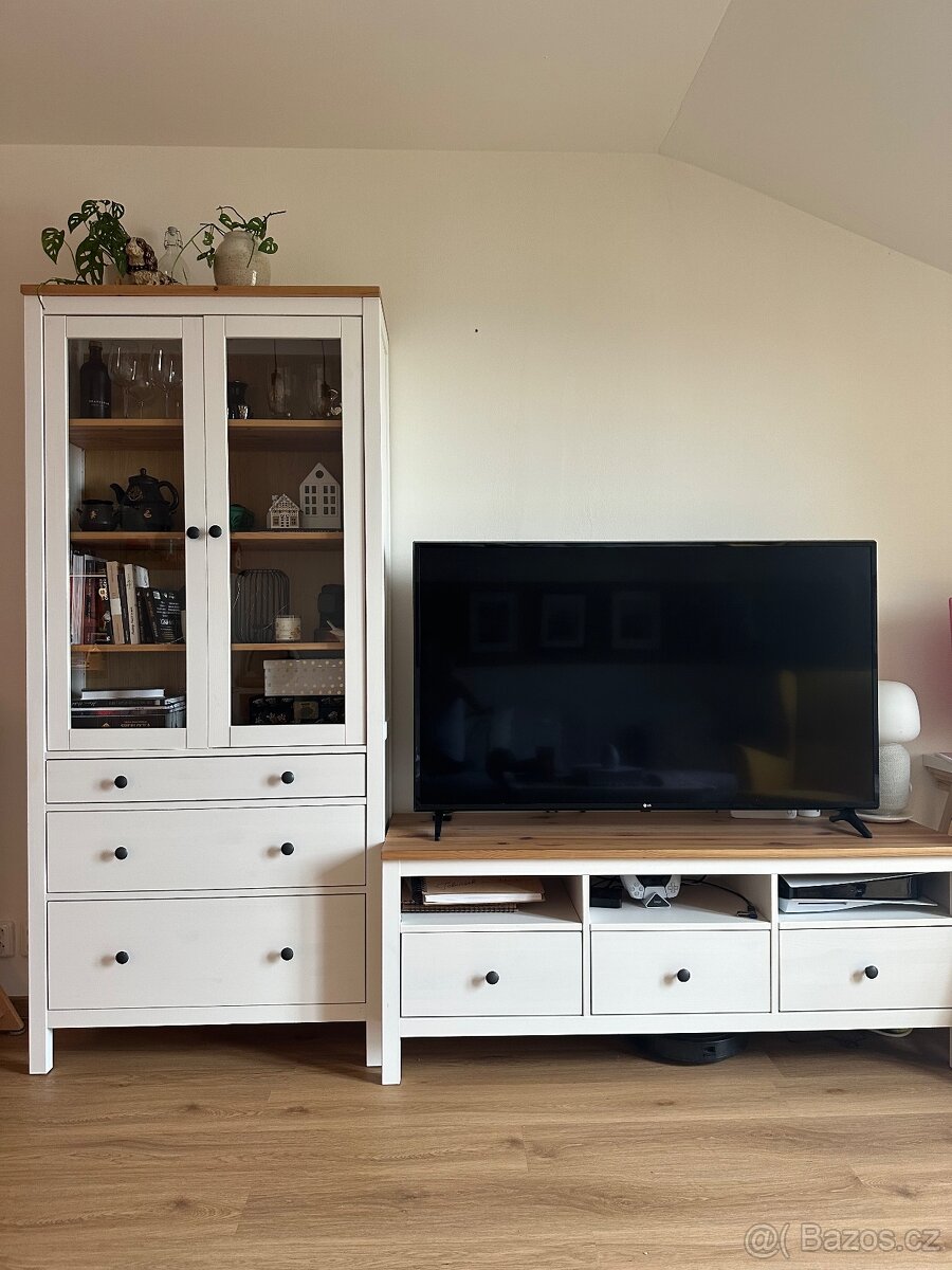 Prodám HEMNES vitrínu a TV stolek (IKEA)