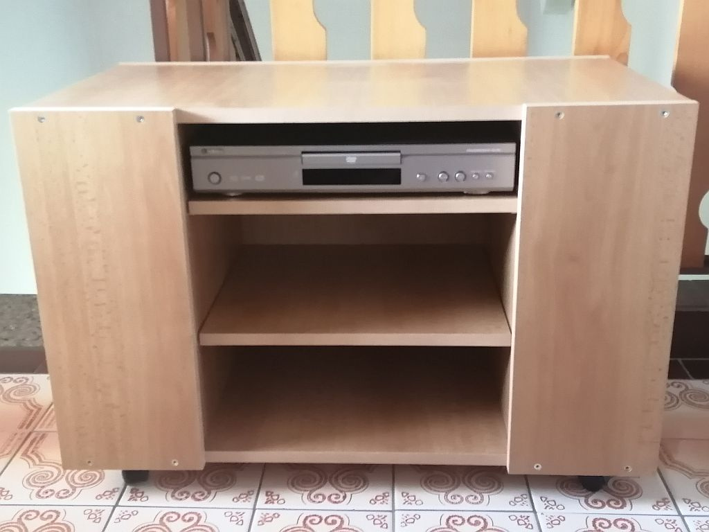 TV stolek