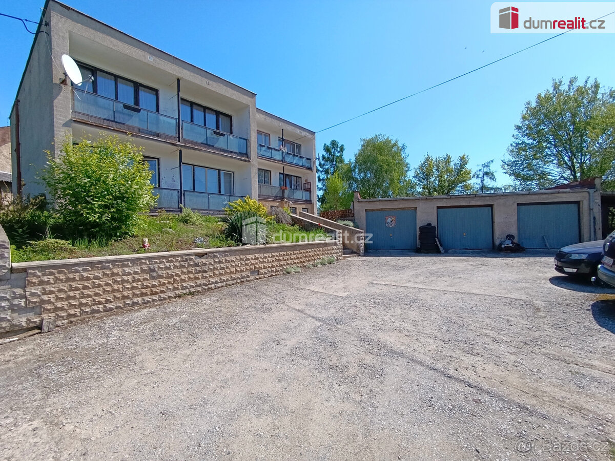 prodej RD 470 m2, pozemek 1814 m2, Stradonice, okr. Kladno