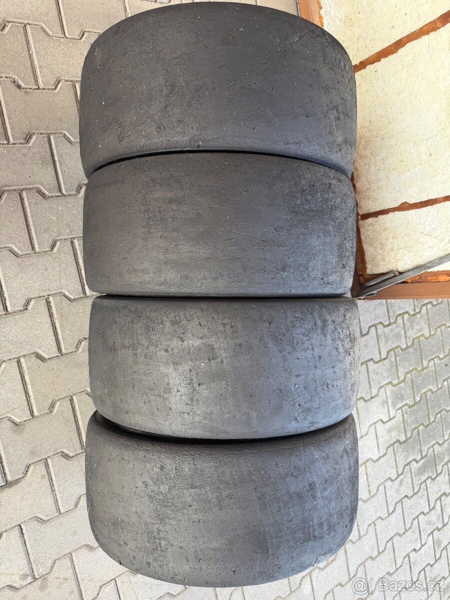 ZAVODNI PNEU SLICK AVON 250/640 R18 KOPCOVA SMES 2024