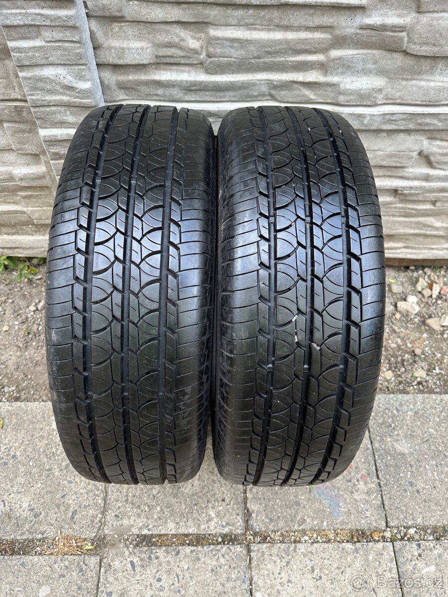 Použité letní pneu: 215/65/R16 c - 2 kusy