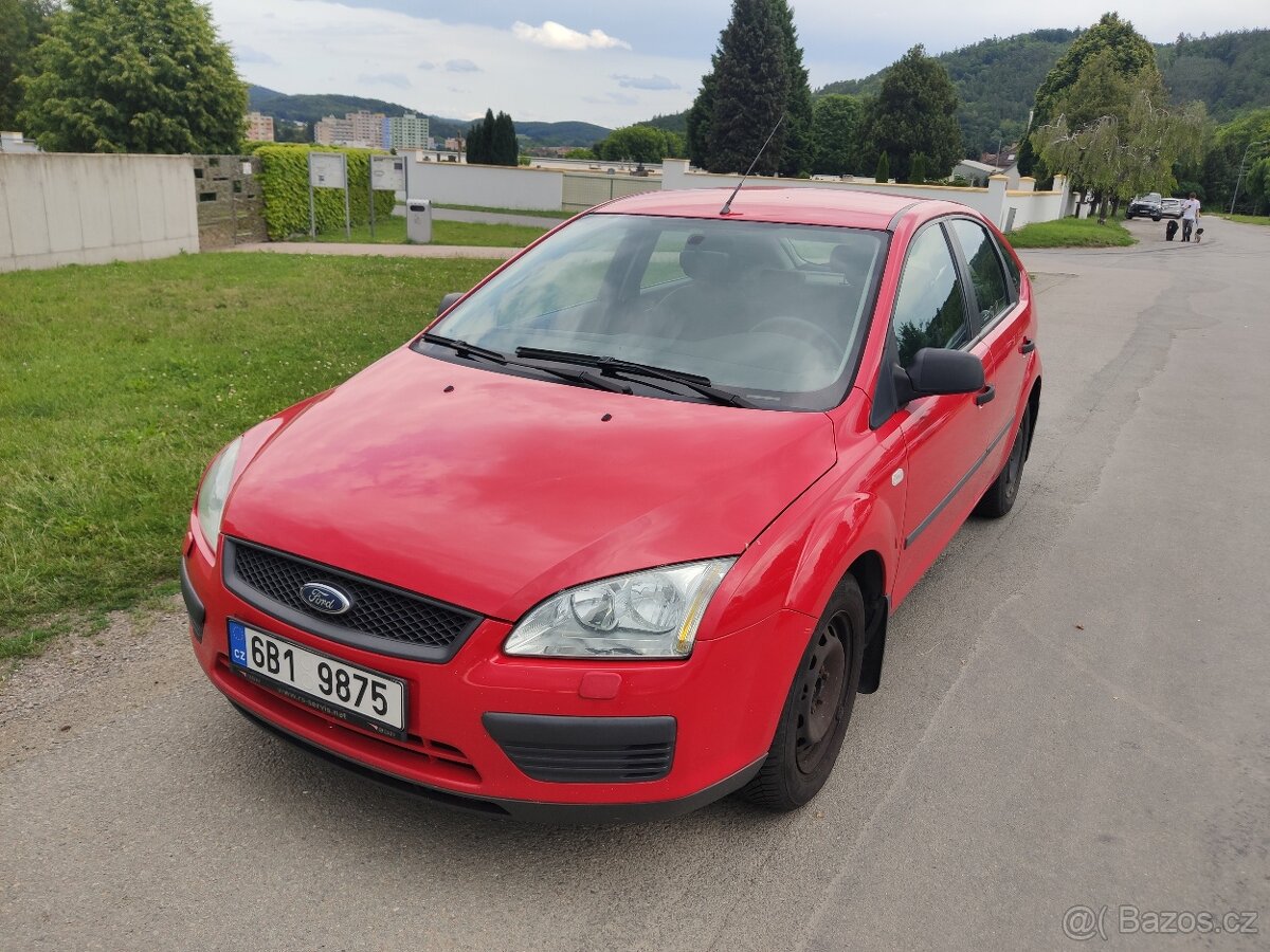 Ford Focus 1.6i - 74 kW - klimatizace