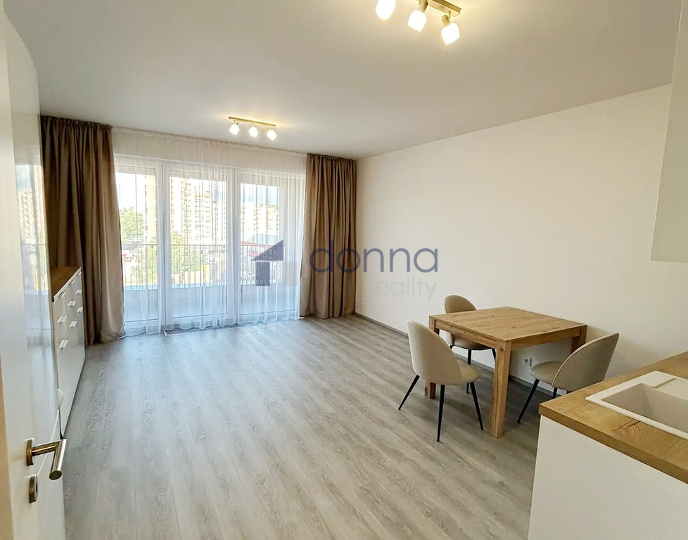 Pronájem bytu 1+kk/L 37m², Poděbradská, Praha 9 - Hloubětín,