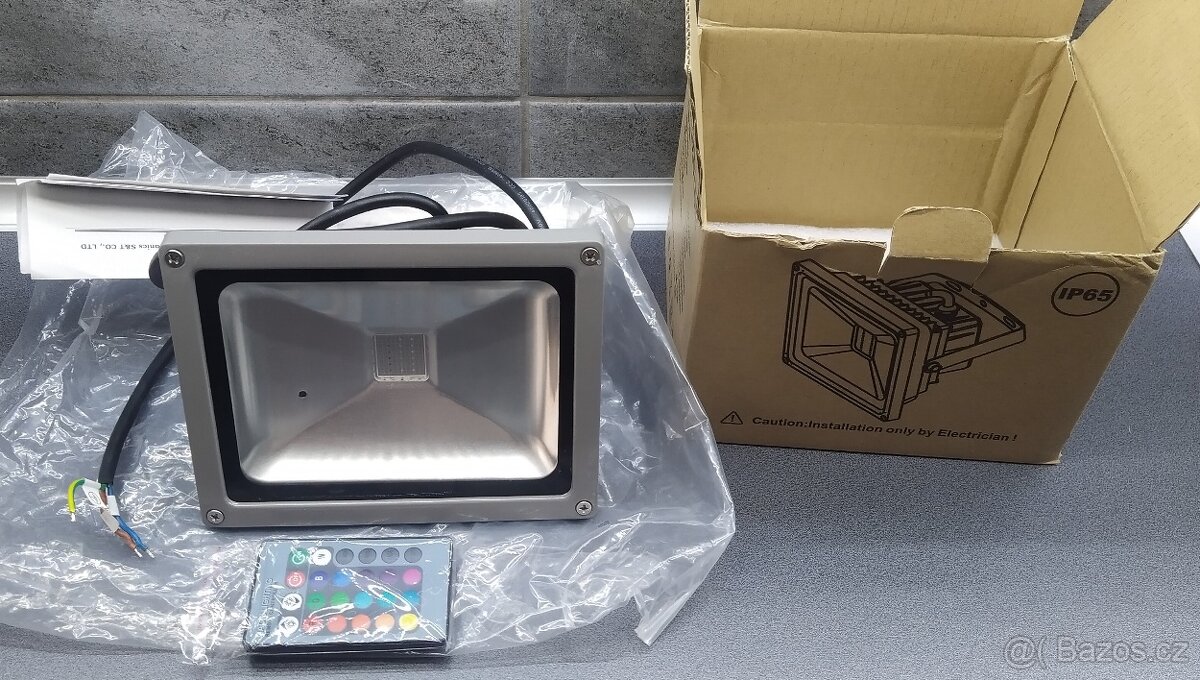 NOVÝ - RGB LED Reflektor, dálkový ovladač IP65