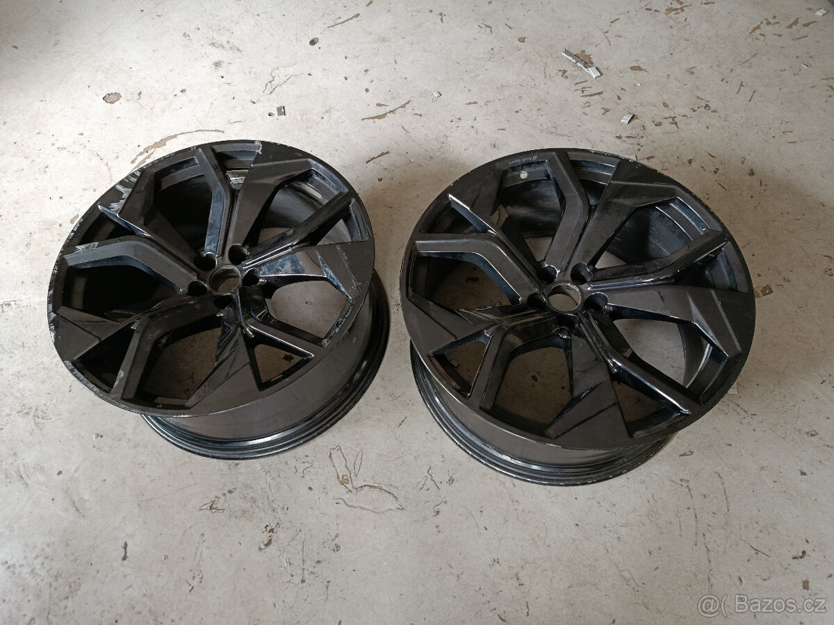 Audi Sport Q8 RS -orig.alu 10,5x23 ET18 pouze 2ks.Poškrábané