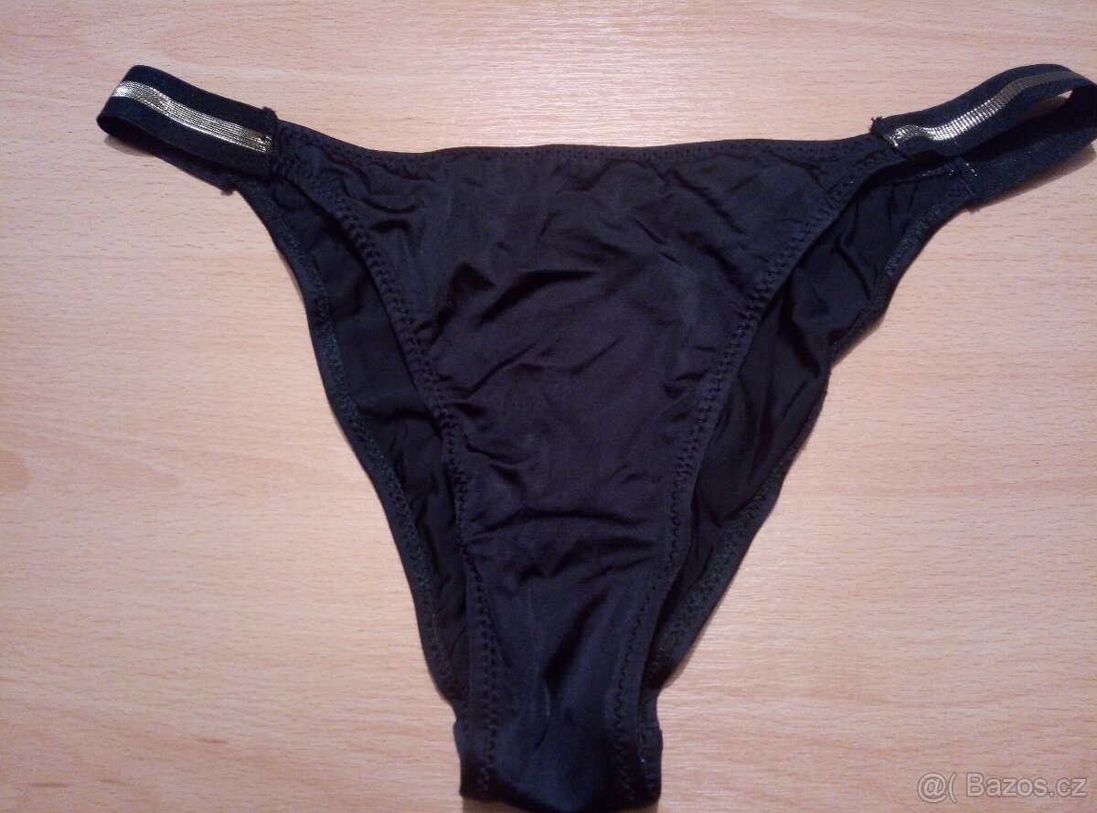 Dámské černé tanga vhodné i pro muže