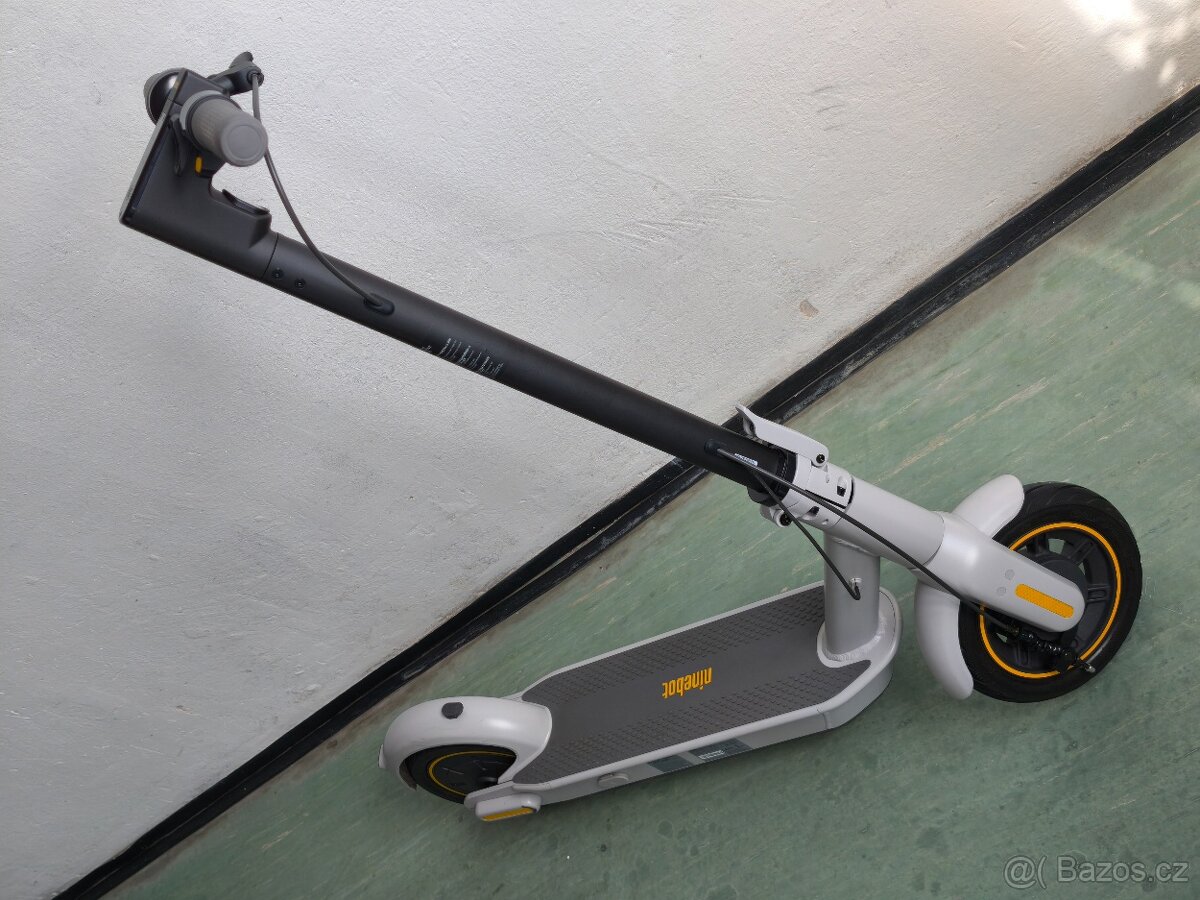 Elektrokoloběžka Ninebot KickScooter MAX G30LE