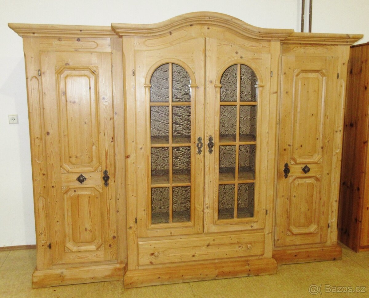 Obývací stěna z borovice - celomasiv - Výborný stav