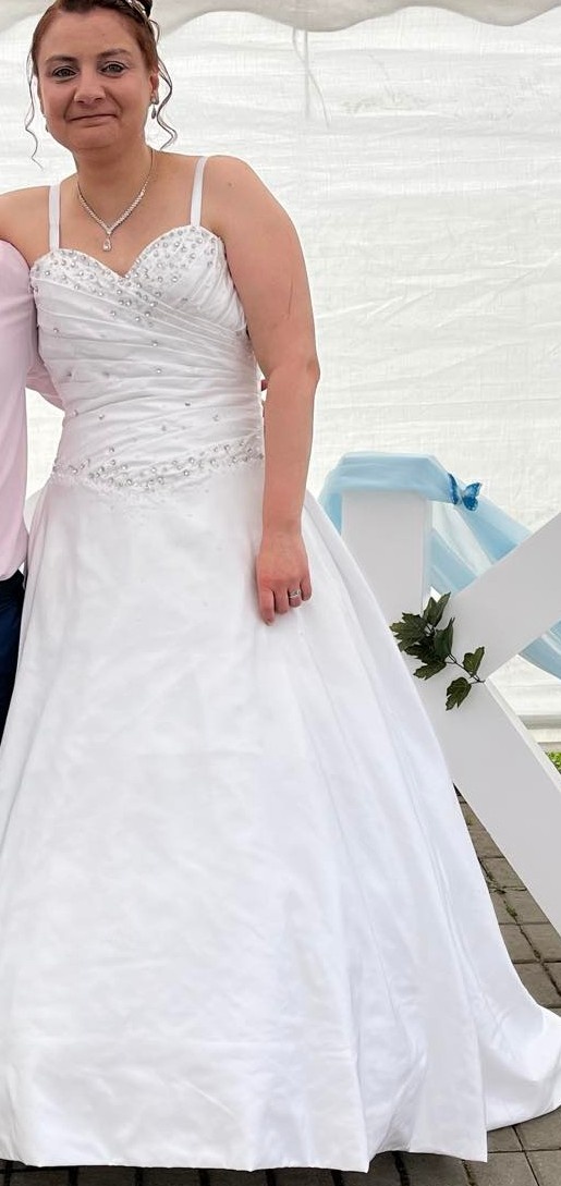 Krásné svatební šaty