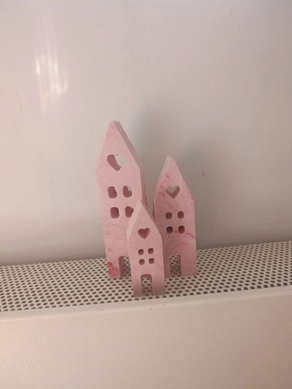 dekorace ze sádry tvář a domečky