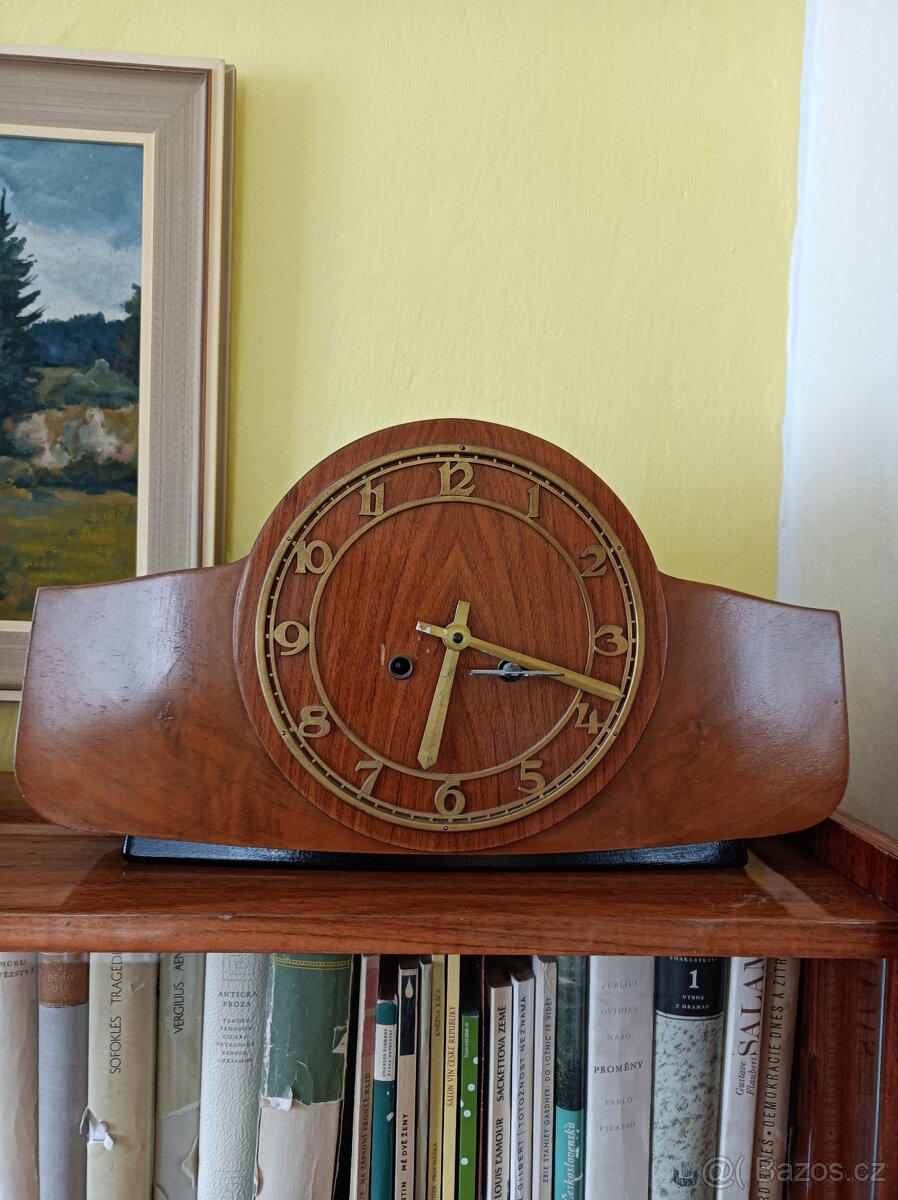 Prodám bicí pokojové hodiny z 50-tých let.