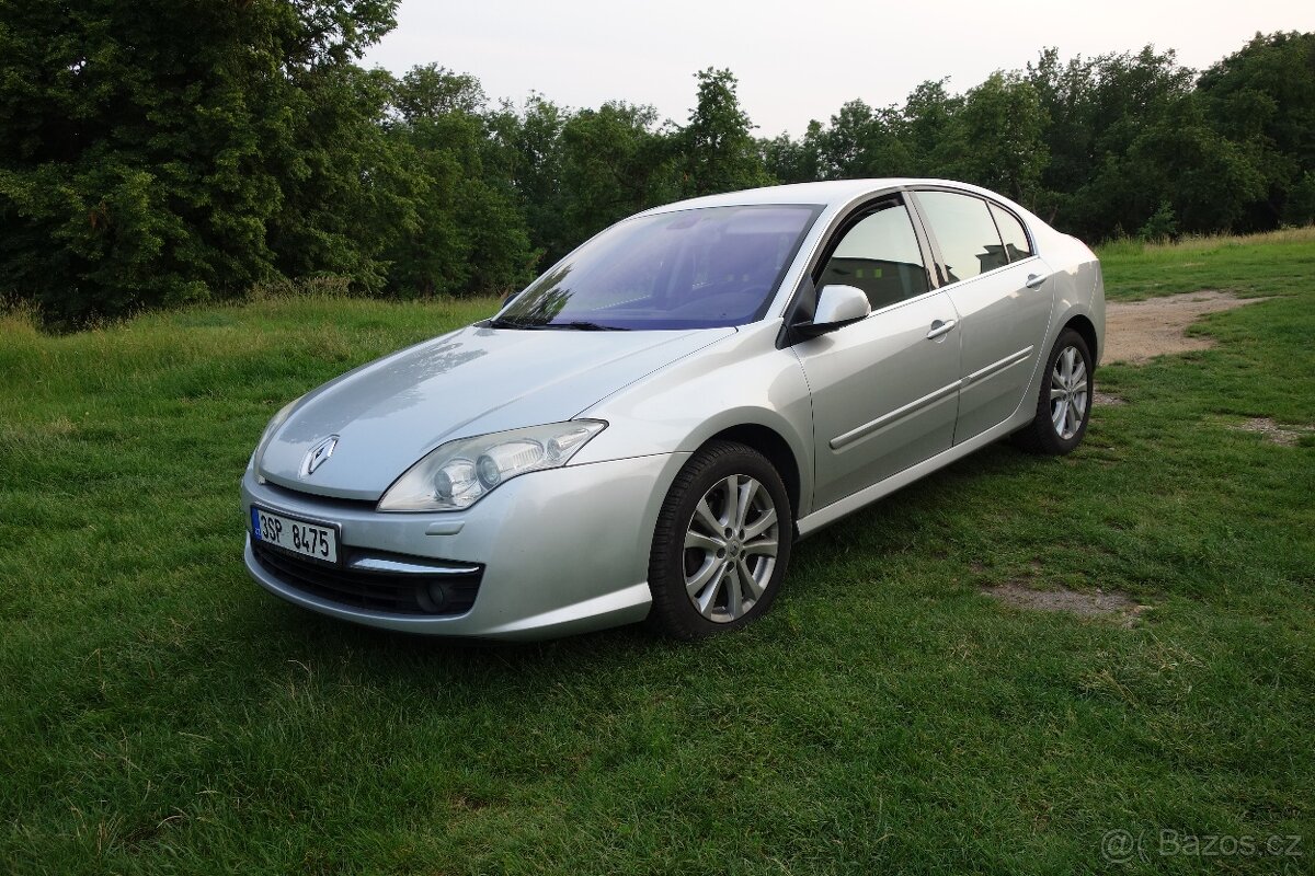 Renault Laguna III 2.0T benzín, automatická převodovka.