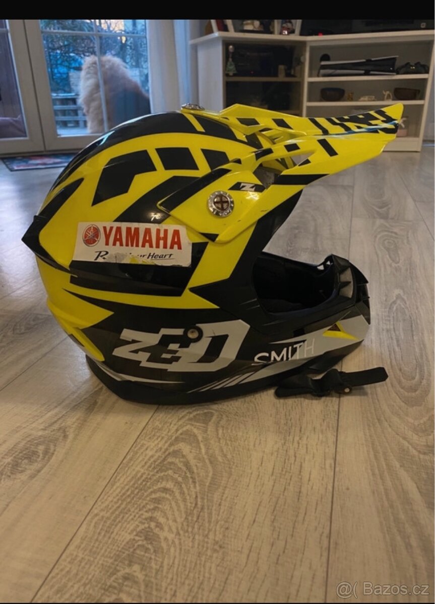 Zelená fosforová helma