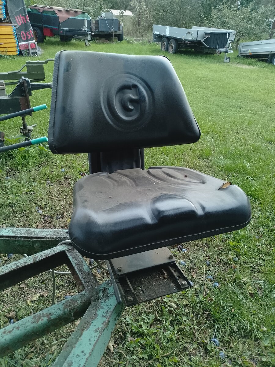 Sedačka na traktor