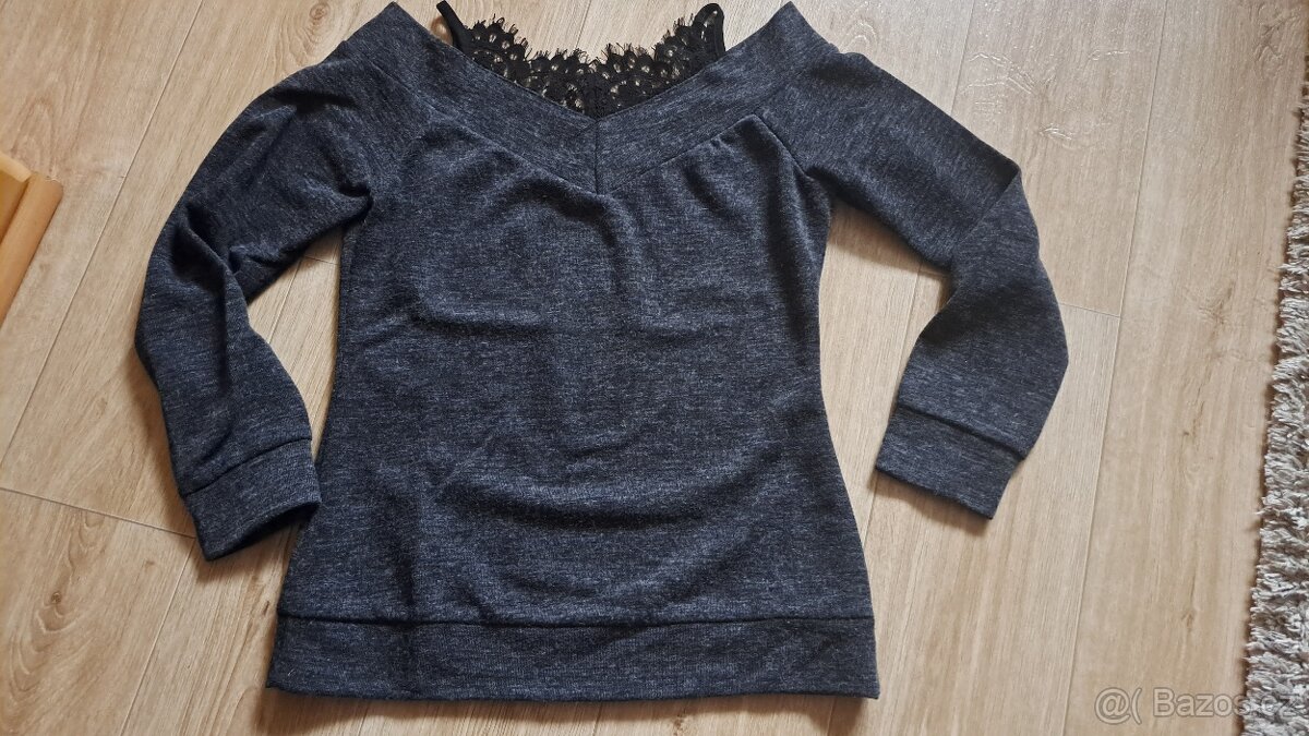teplejší triko (svetřík) s dlouhým rukávem a krajkou