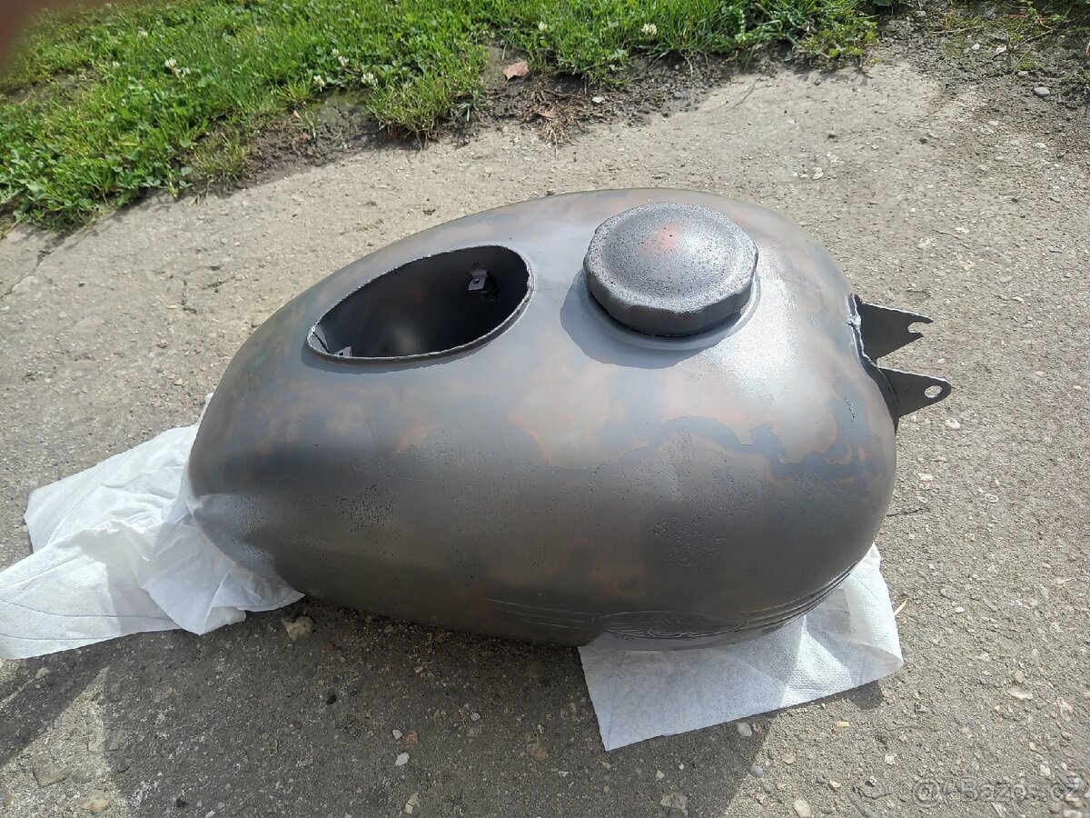 Nádrž Jawa ČZ asi malá kyvačka