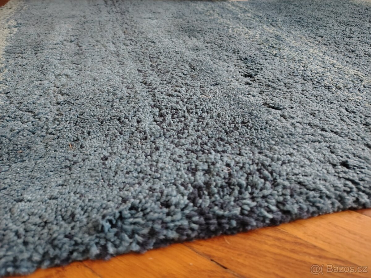 Koberec kusový, modrý