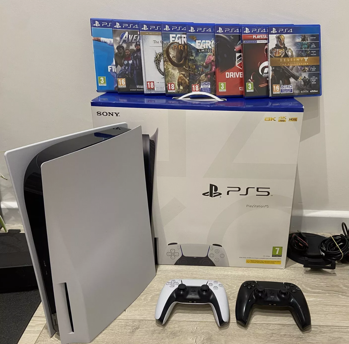 PlayStation 5 – disková verze + 2× DualSense + 8 her