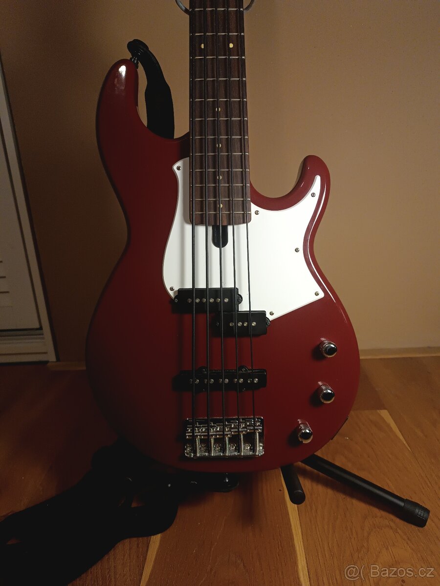 Baskytara Yamaha BB235