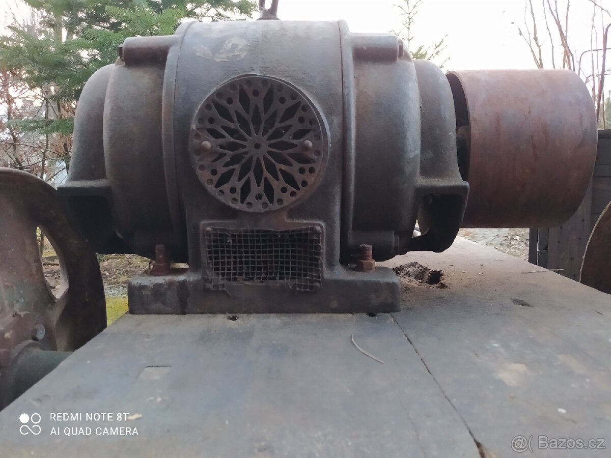 Stabilní historický elektromotor