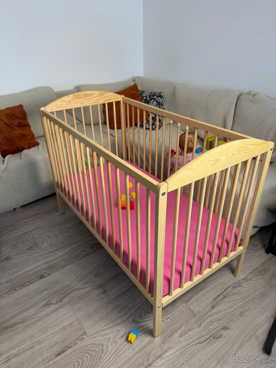 Dětská postýlka + rošt + matrace