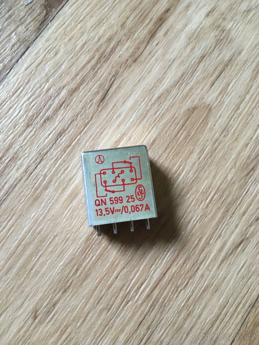 Relé QN59925 13,5V
