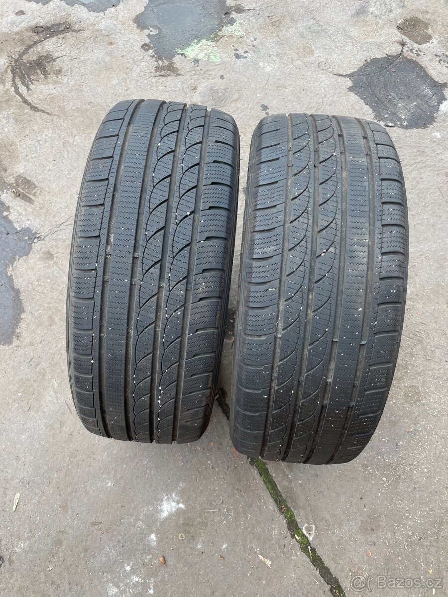 zimní pneumatiky 235/45 R18 2 Ks