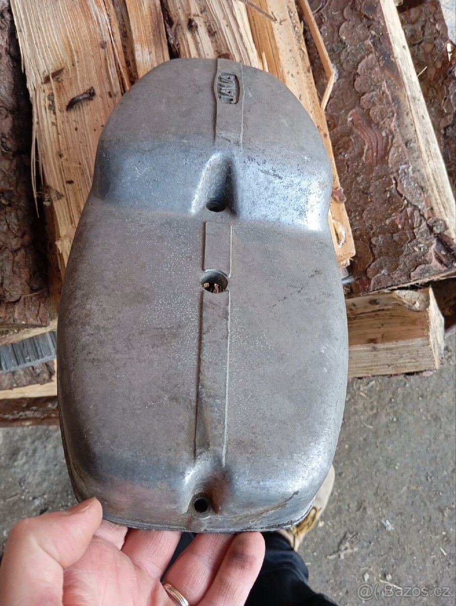 Víko motoru jawa 350