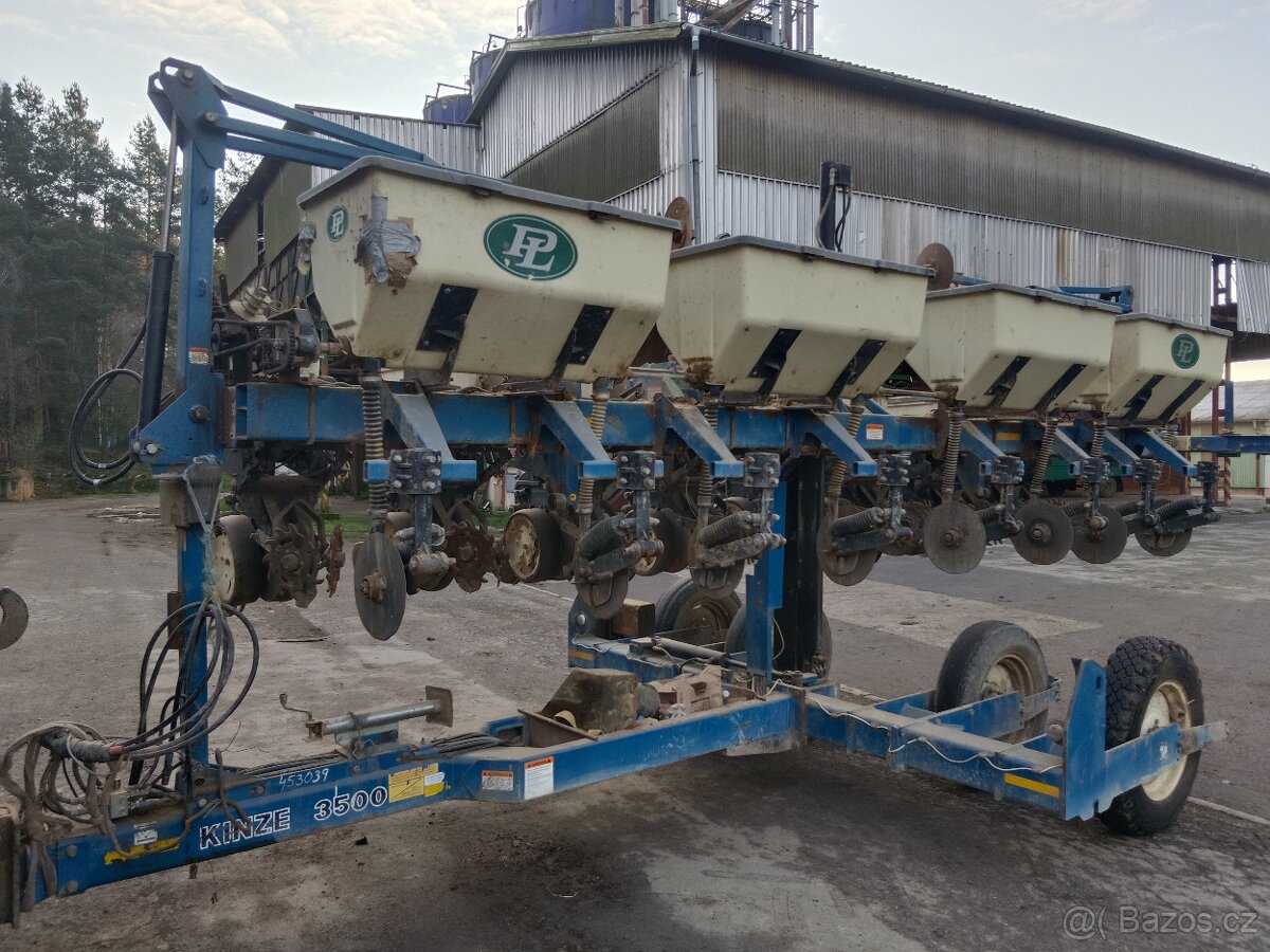 Kinze 3500 8R