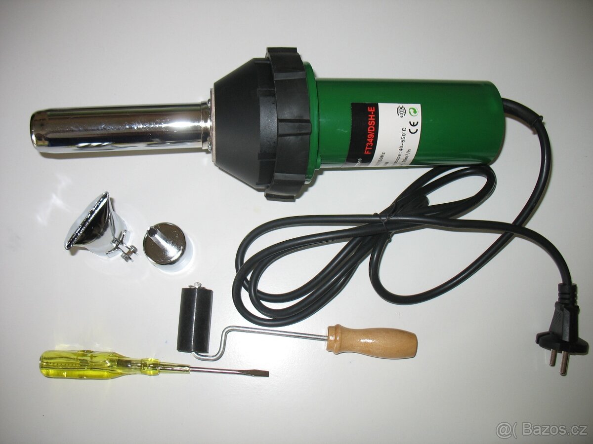 Horkovzdušná svářečka plastů.