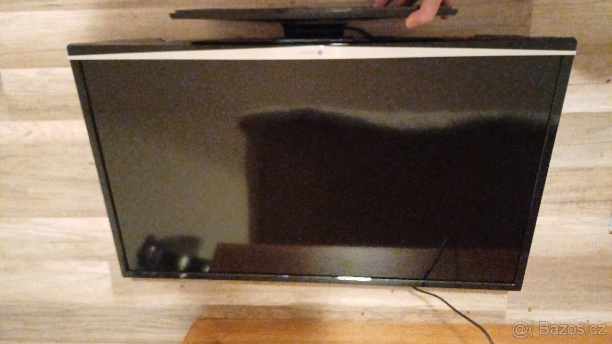 Led televize GoGEN TVF 32R571 STWEB wifi , díly