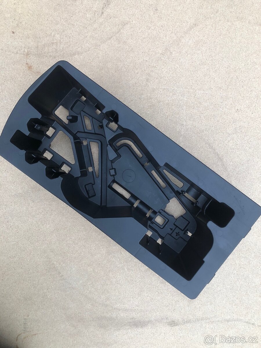 Plato do kufru toyota AYGO 2016
