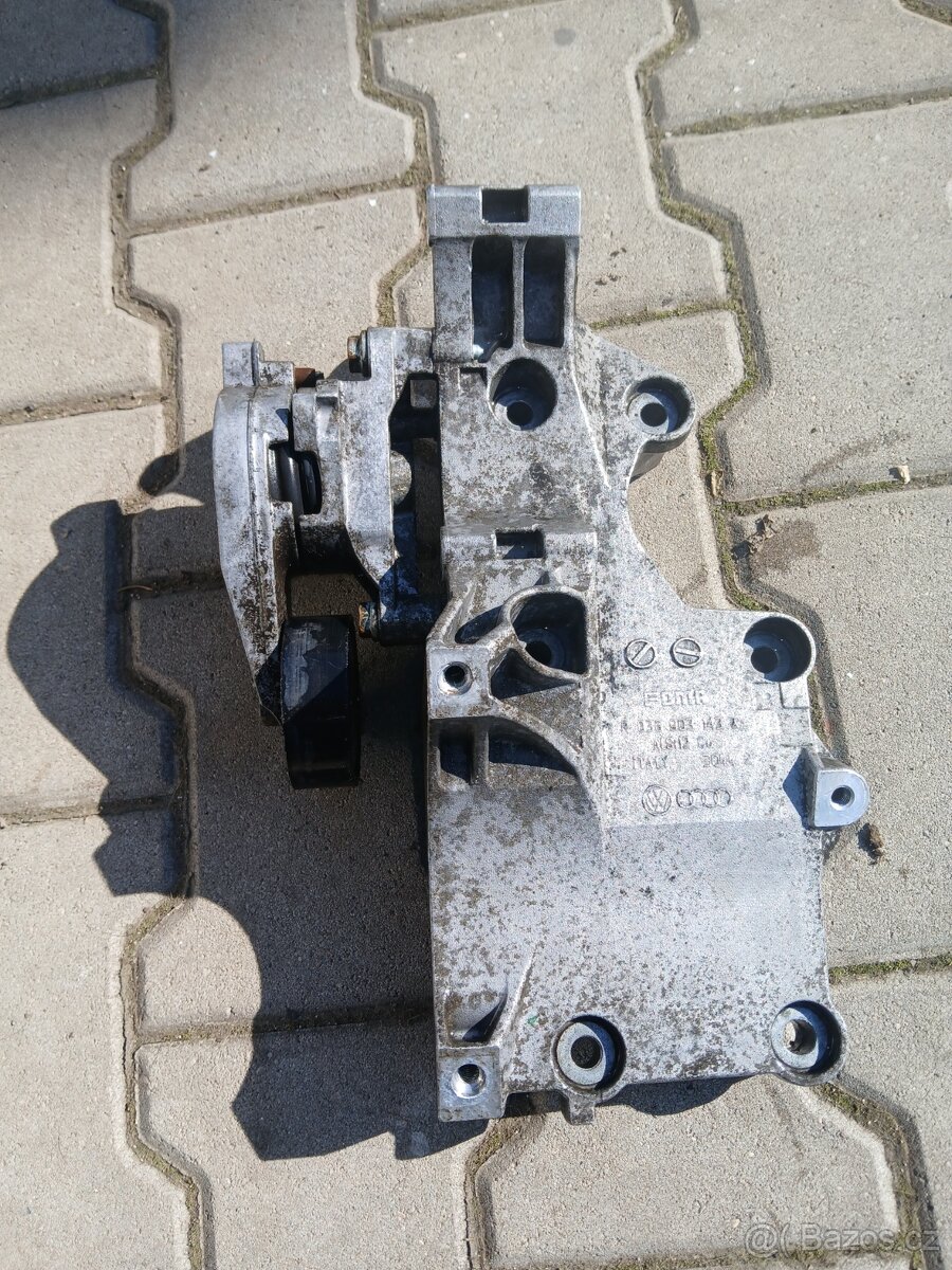 Držák alternátoru R 03G 903 143 A Octávia Passat