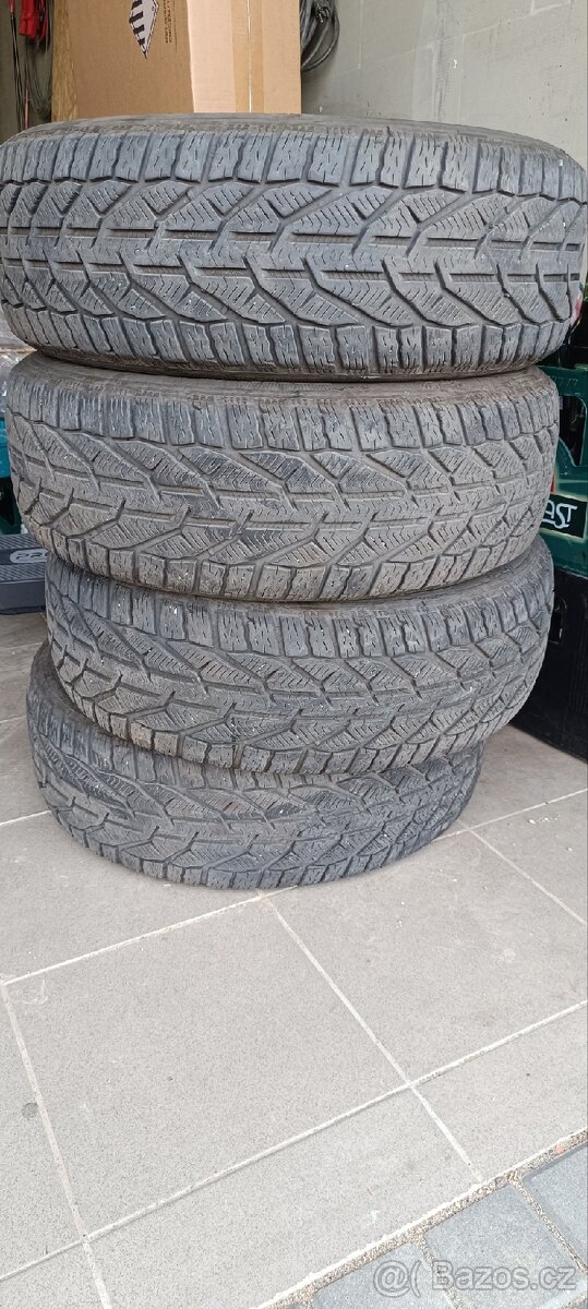 Zimní pneu říjen 215/60/16