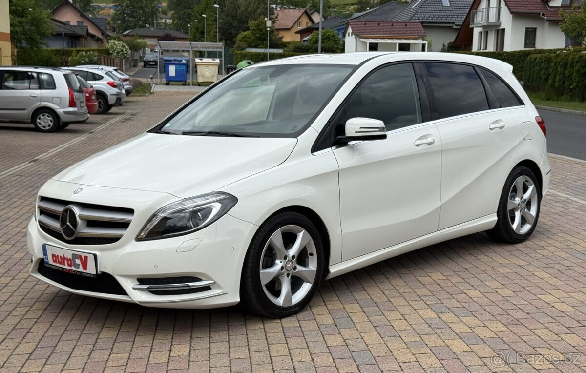 M-B TŘÍDY B 200 115kW-2013-146.530KM-BI-XENON,VÝHŘEV-