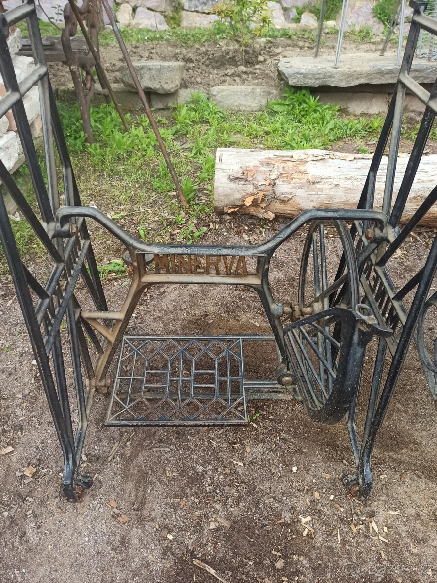 Prodám RETRO šasi od šicí ho stroje