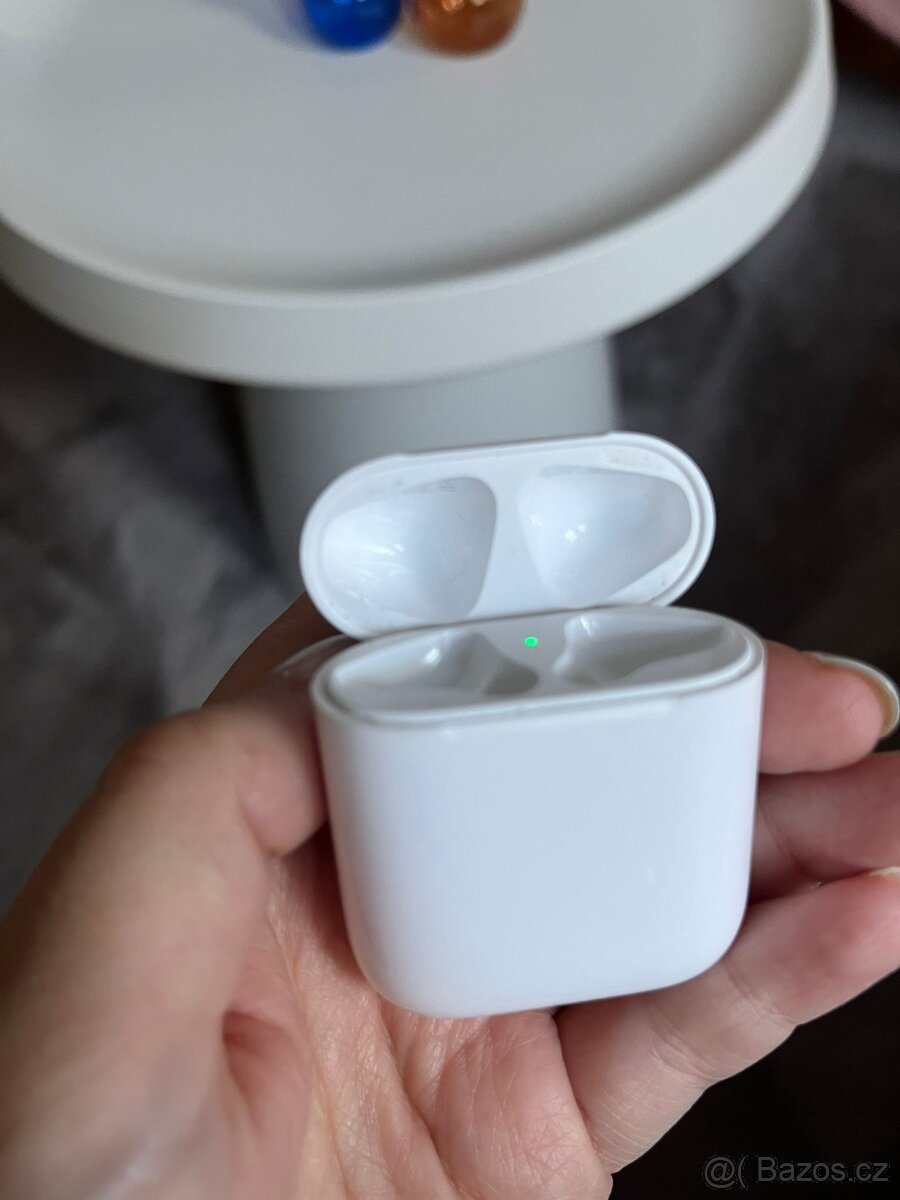 Apple AirPods 2 – jedno slúchadlo nefunkčné, druhé OK + orig
