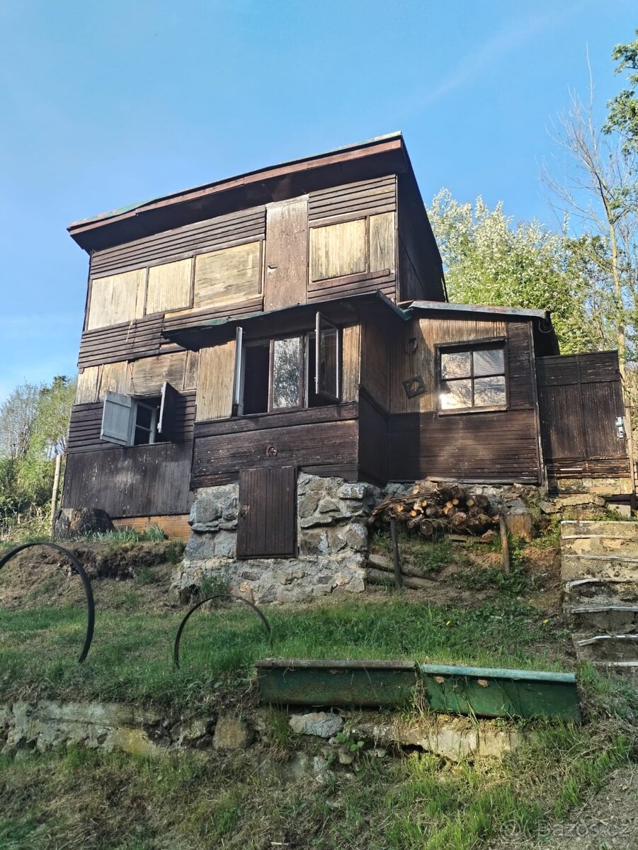 Chata k rekonstrukci na klidném místě 12 km od Jihlavy