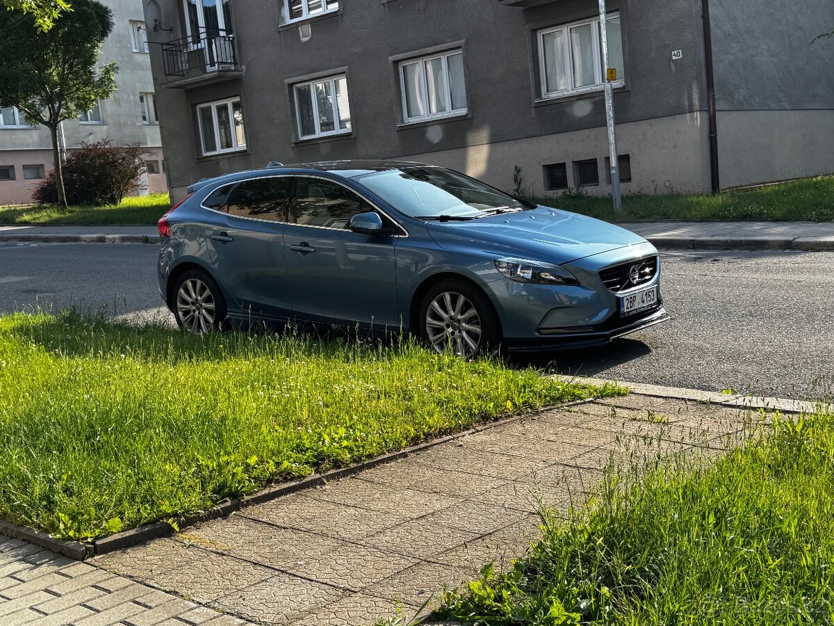 Volvo V40 D2, servis Volvo, nezávislé topení, panorama