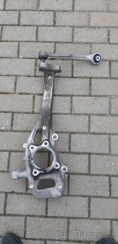 levá těhlice Audi Q7 4M 4M0407559 náboj