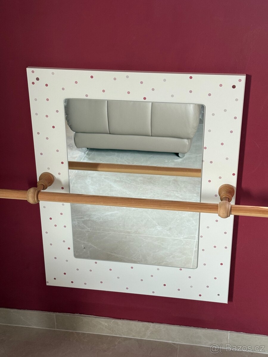 Montessori zrcadlo s madlem pro miminka a batolata