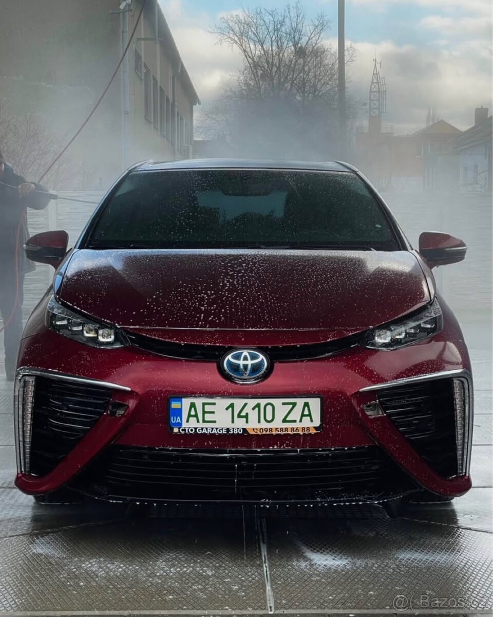 Toyota Mirai. 2017.