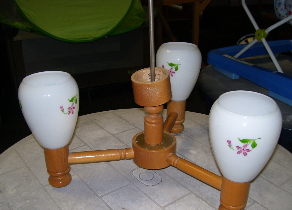 Lustr dřevěný