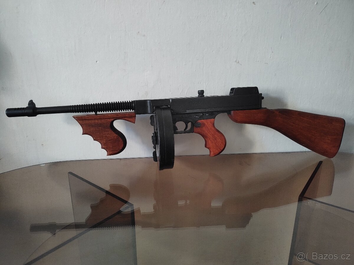 Samopal Thompson 1928 nefunkční replika