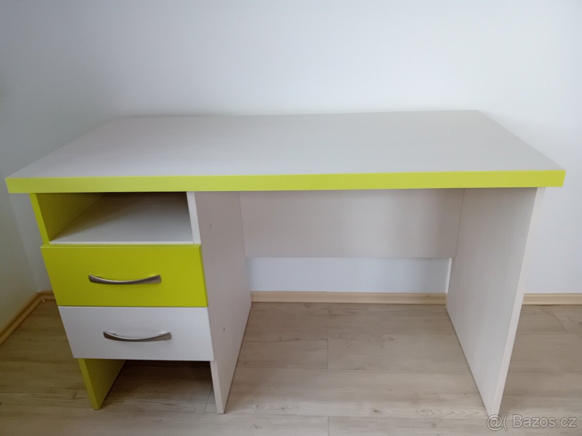 Dětský psací stůl-jako nový