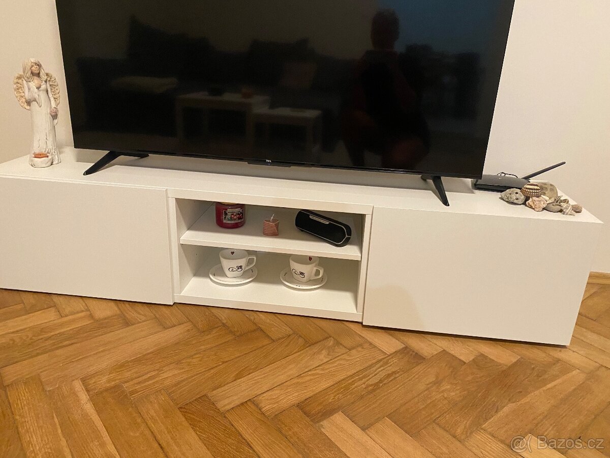 TV stolek